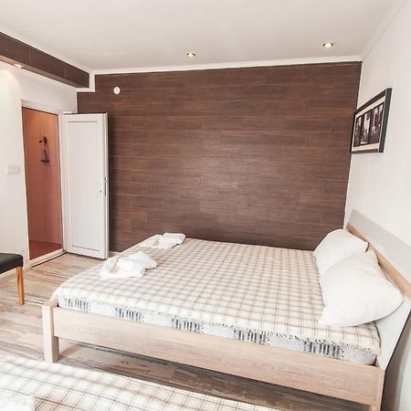 באר Rooms And Apartments Milana מראה חיצוני תמונה
