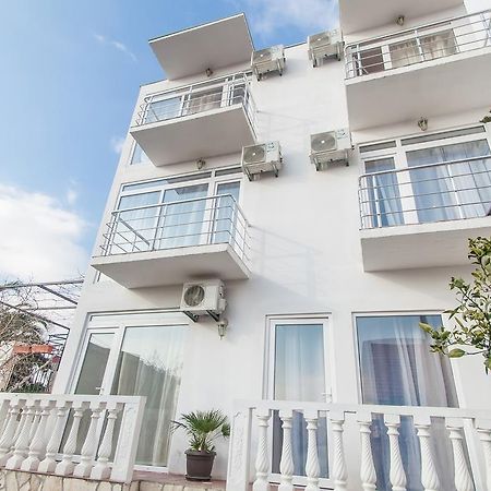 באר Rooms And Apartments Milana מראה חיצוני תמונה