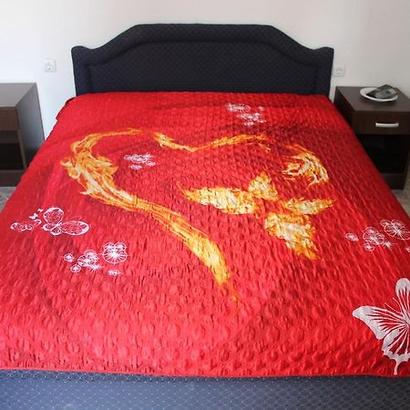 באר Rooms And Apartments Milana מראה חיצוני תמונה