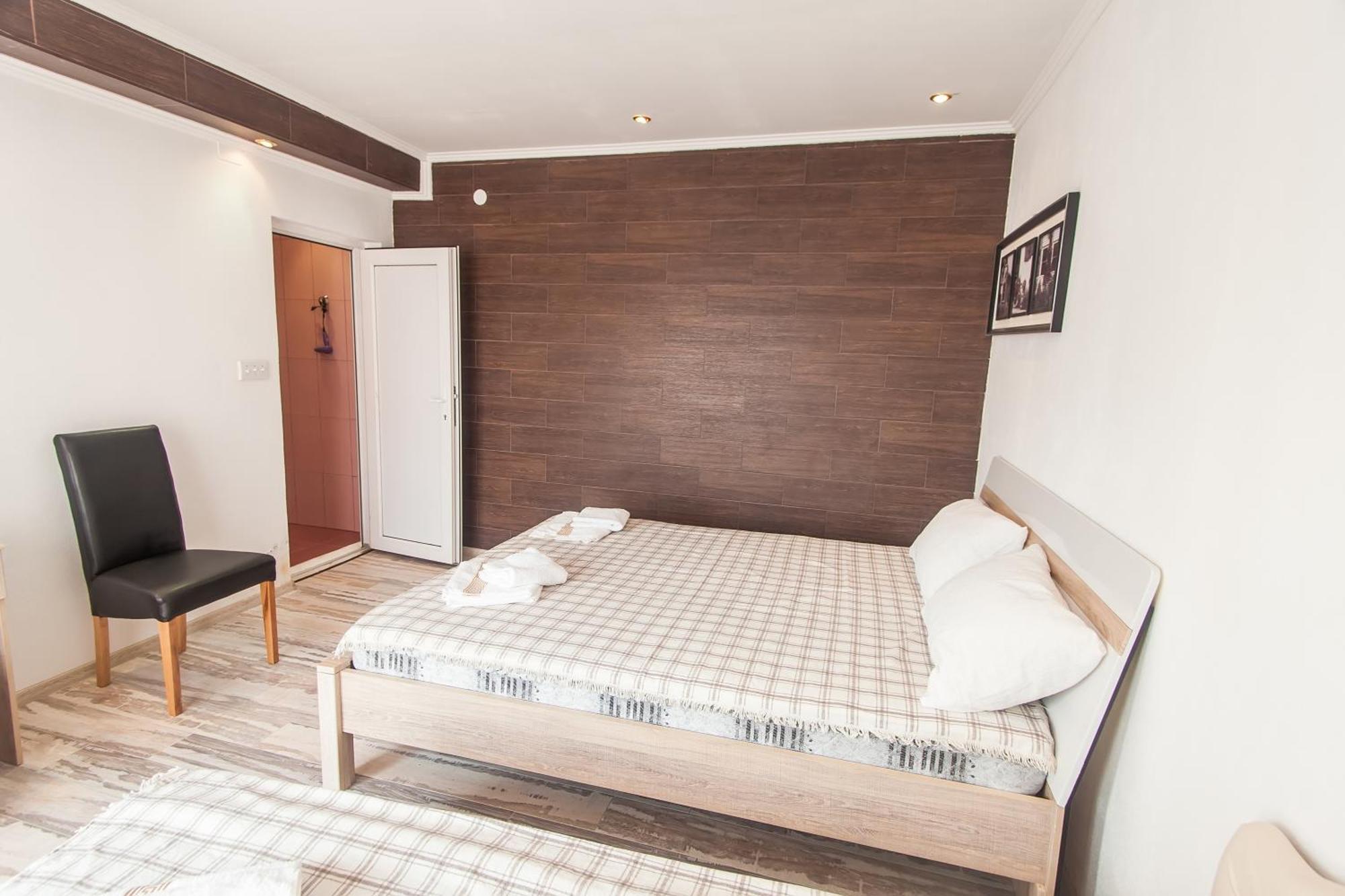באר Rooms And Apartments Milana מראה חיצוני תמונה