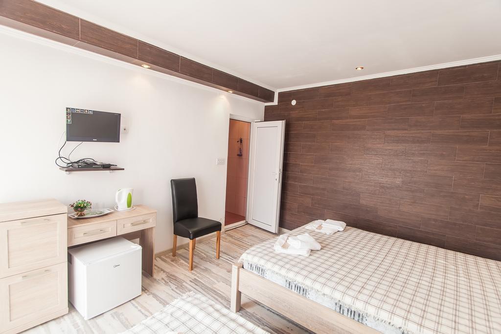 באר Rooms And Apartments Milana מראה חיצוני תמונה