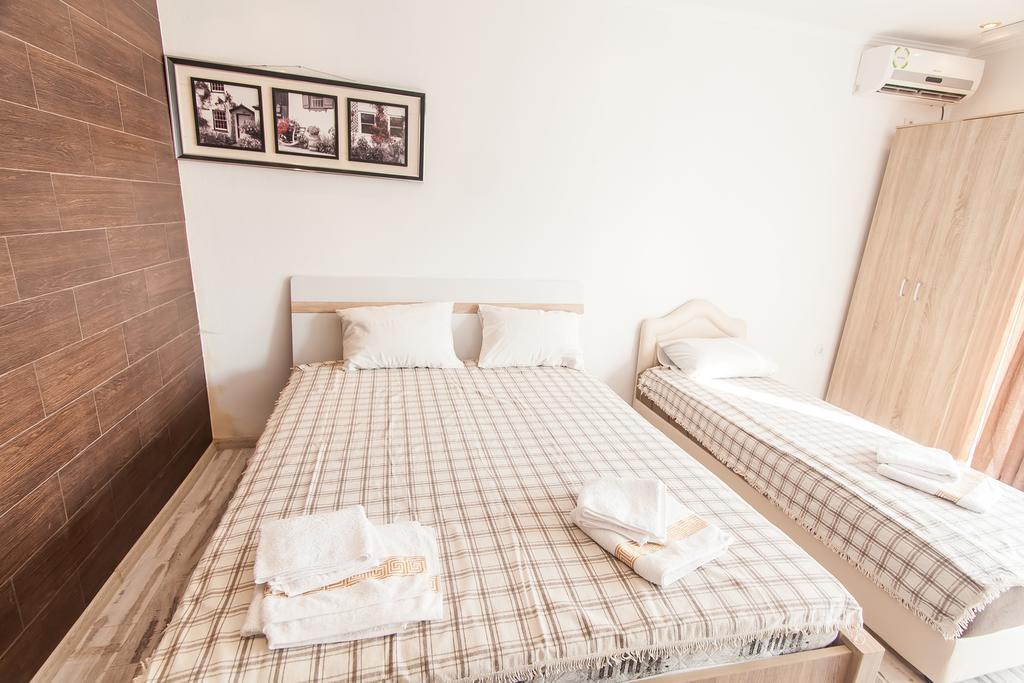 באר Rooms And Apartments Milana מראה חיצוני תמונה
