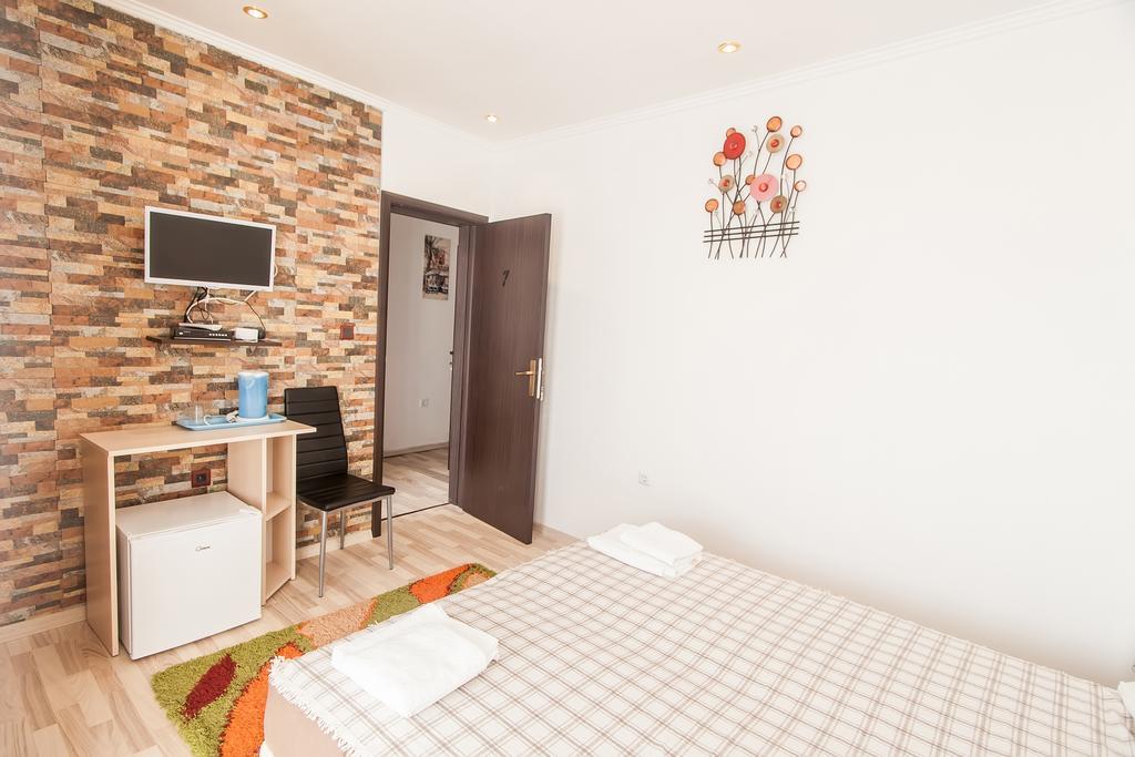 באר Rooms And Apartments Milana מראה חיצוני תמונה