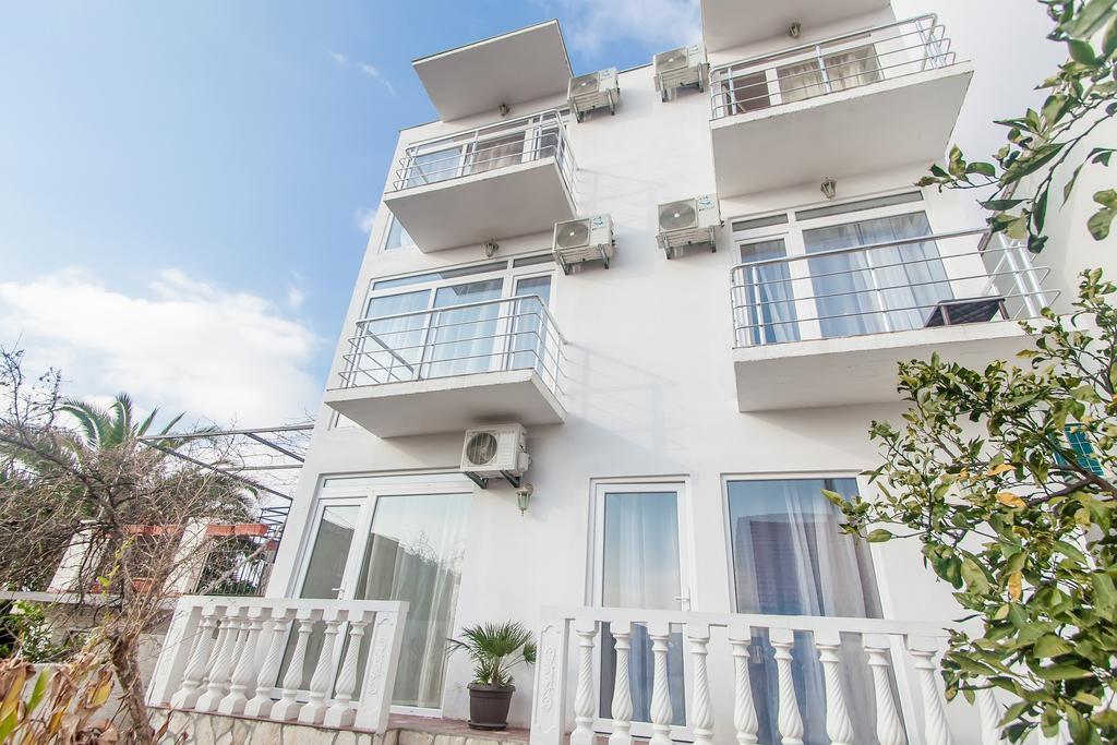 באר Rooms And Apartments Milana מראה חיצוני תמונה