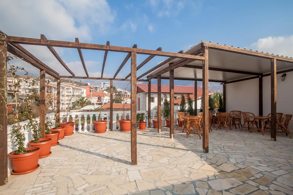 באר Rooms And Apartments Milana מראה חיצוני תמונה