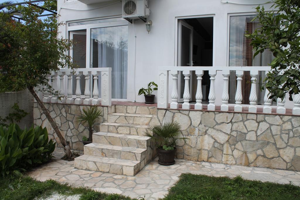 באר Rooms And Apartments Milana מראה חיצוני תמונה