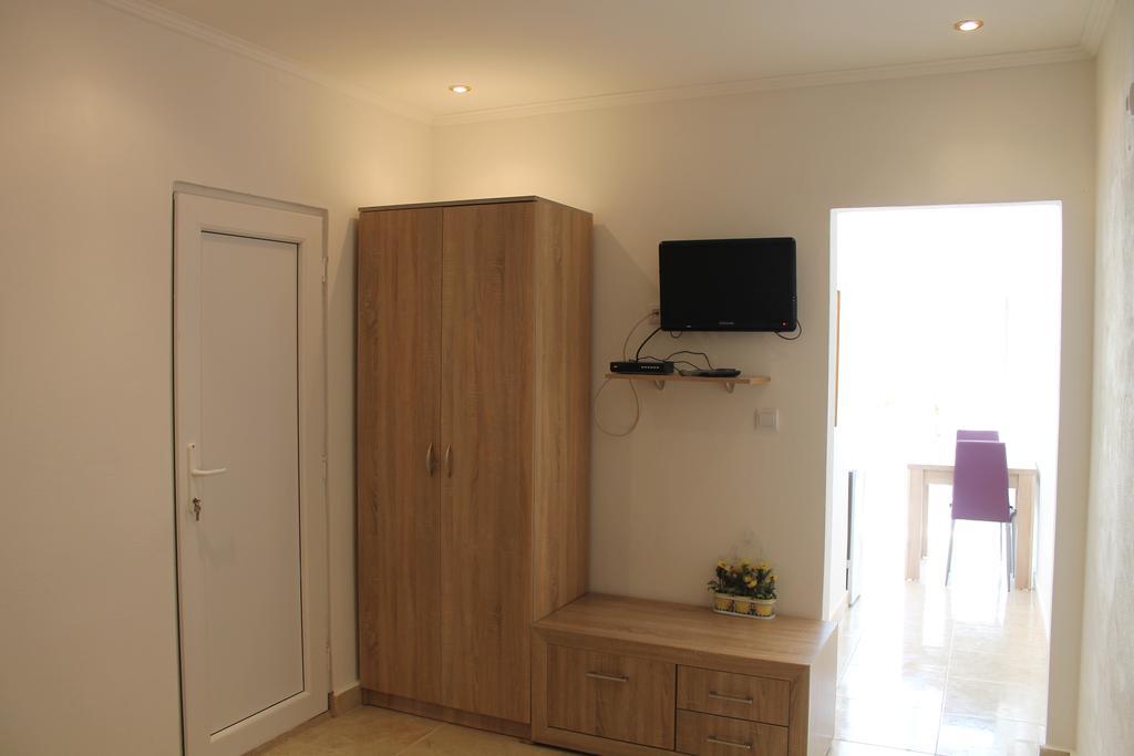 באר Rooms And Apartments Milana מראה חיצוני תמונה