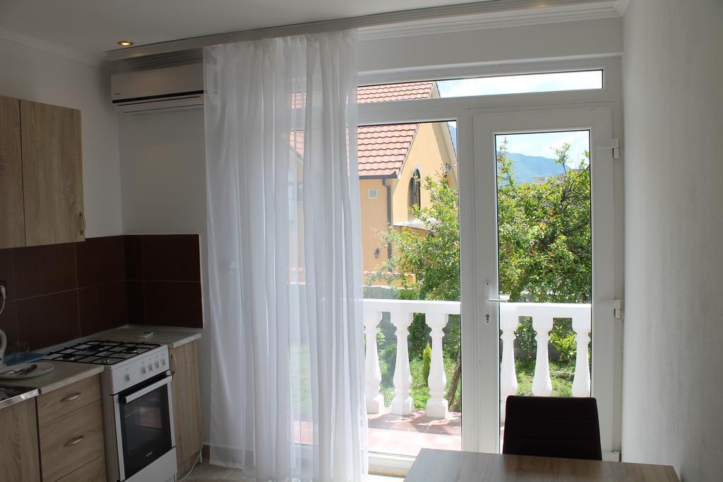באר Rooms And Apartments Milana מראה חיצוני תמונה