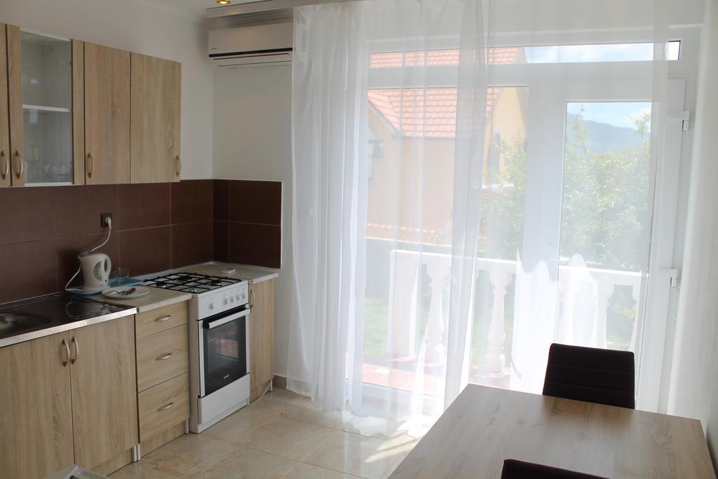 באר Rooms And Apartments Milana מראה חיצוני תמונה