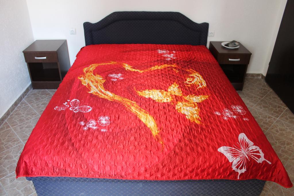 באר Rooms And Apartments Milana מראה חיצוני תמונה
