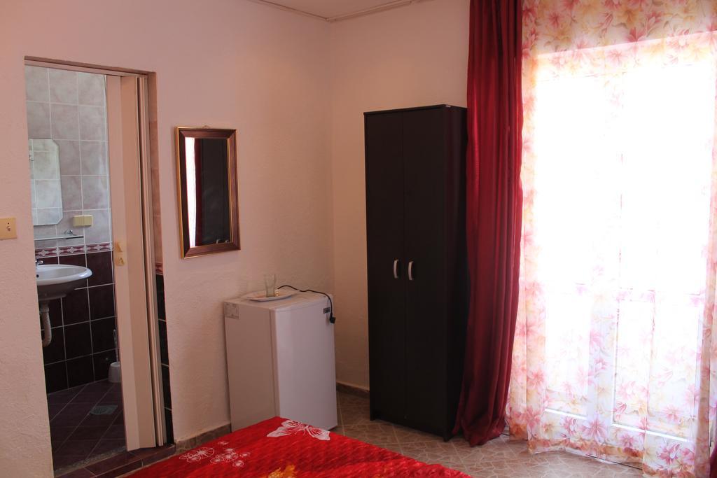 באר Rooms And Apartments Milana מראה חיצוני תמונה