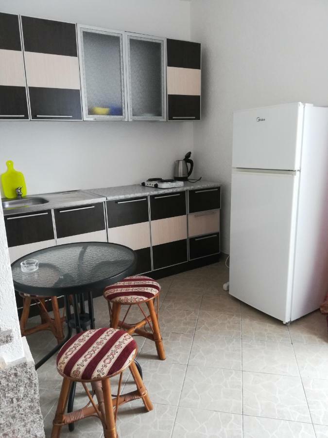 באר Rooms And Apartments Milana מראה חיצוני תמונה