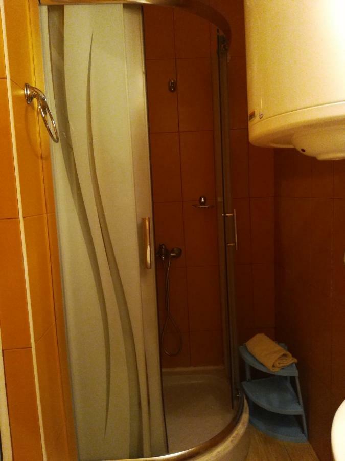 באר Rooms And Apartments Milana מראה חיצוני תמונה